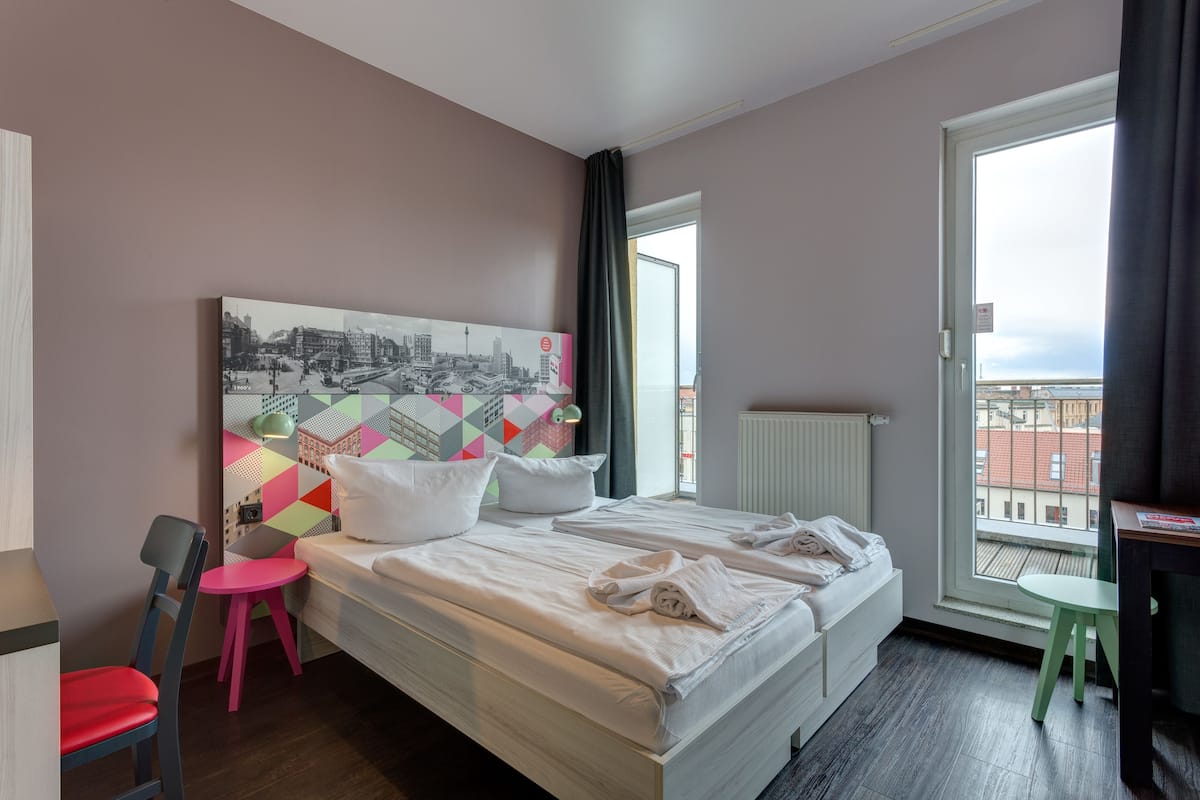 Twin Room | In-room safe, desk, soundproofing, free WiFi