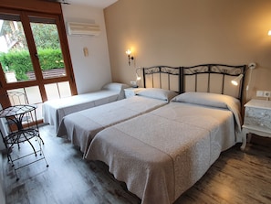 Triple Room | In-room safe, free WiFi, bed sheets - Hotel Acebos Arriondas (Parres)