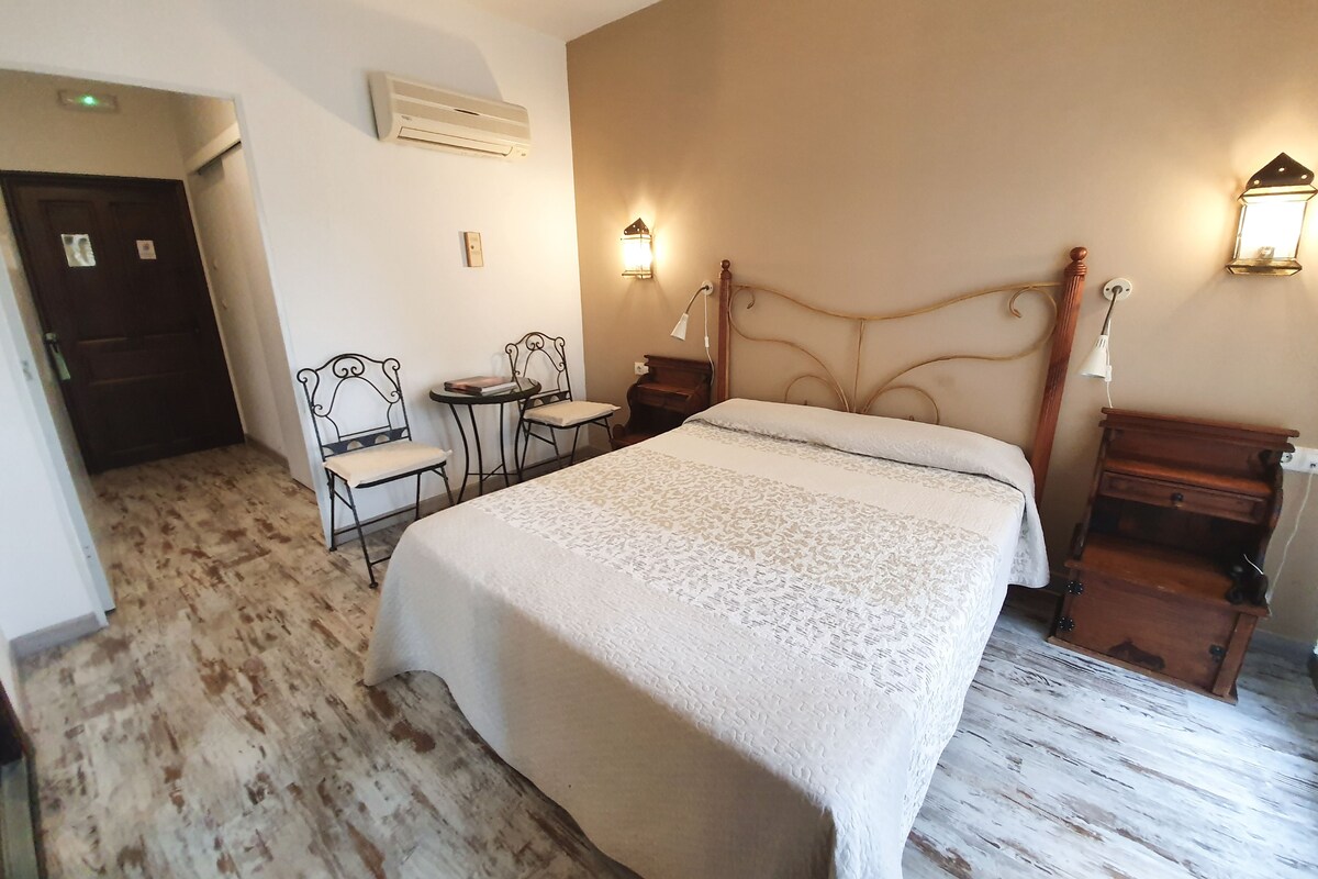 DOUBLE ONE OR TWO BEDS