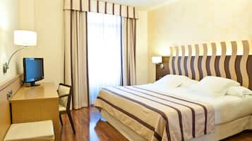 Ropa de cama de alta calidad, edredones de plumas, minibar y caja fuerte
