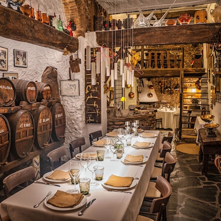 Lunch and dinner served, Mediterranean cuisine