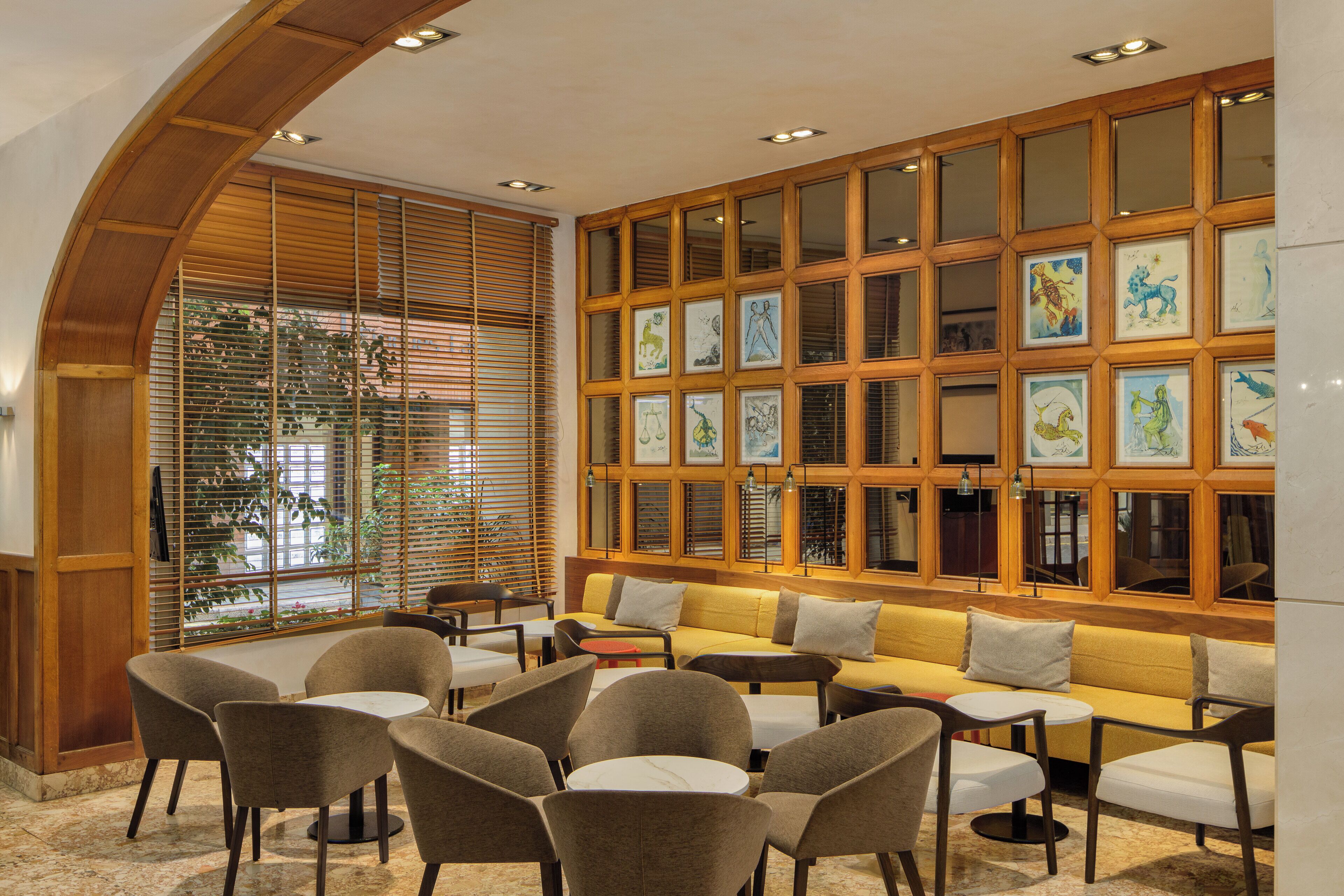 Lobby lounge