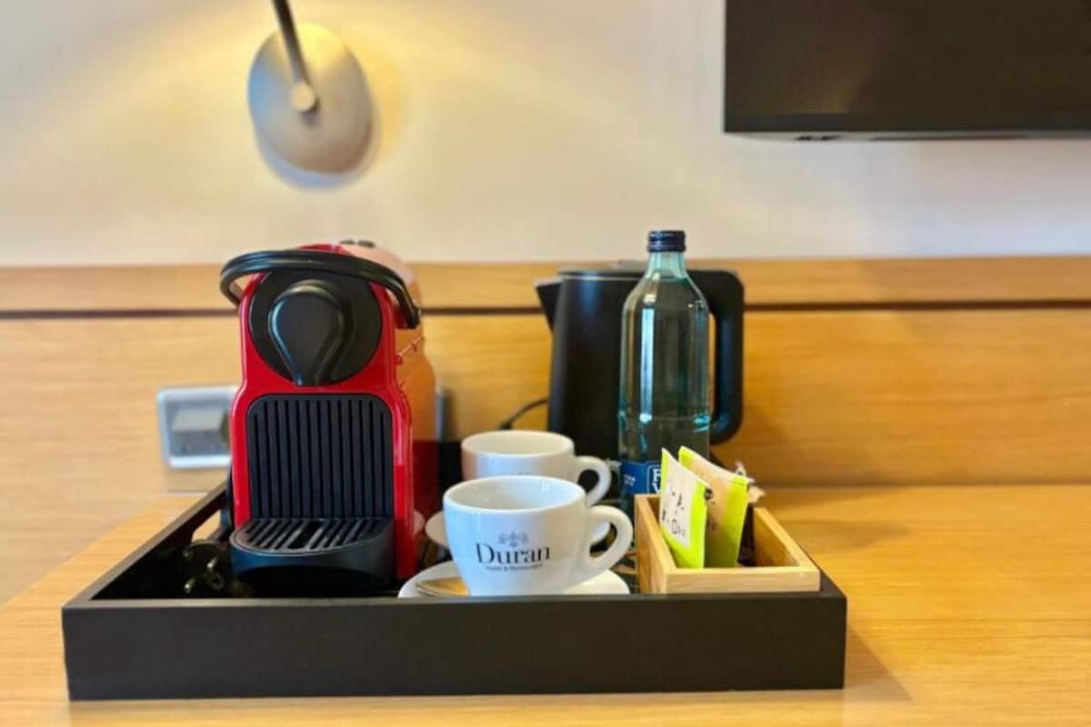 Habitación doble superior | Ropa de cama de alta calidad, edredón y minibar