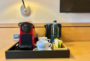 Ropa de cama de alta calidad, cubrecamas y minibar