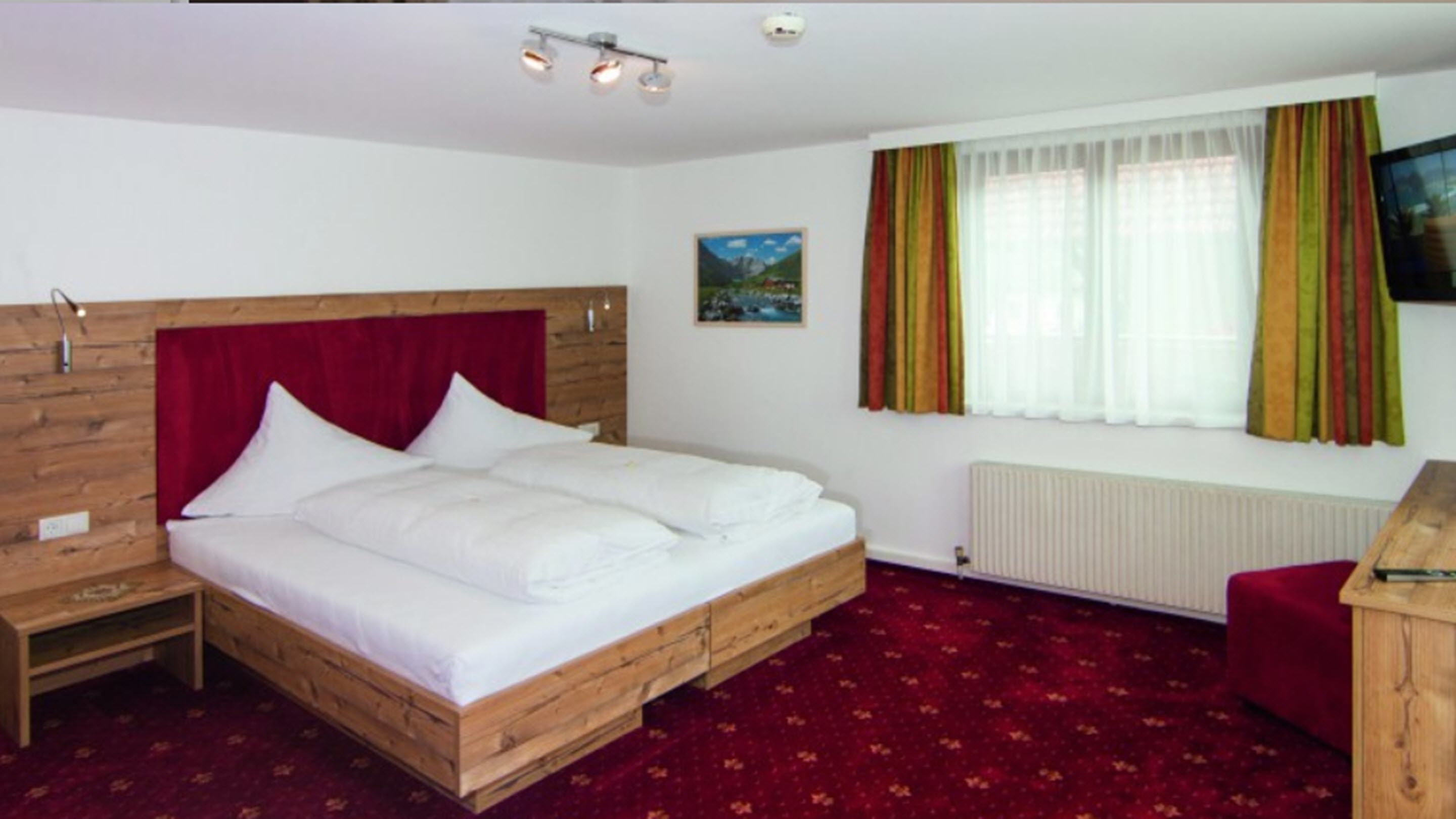 triple room | desk, free rollaway beds, free wifi