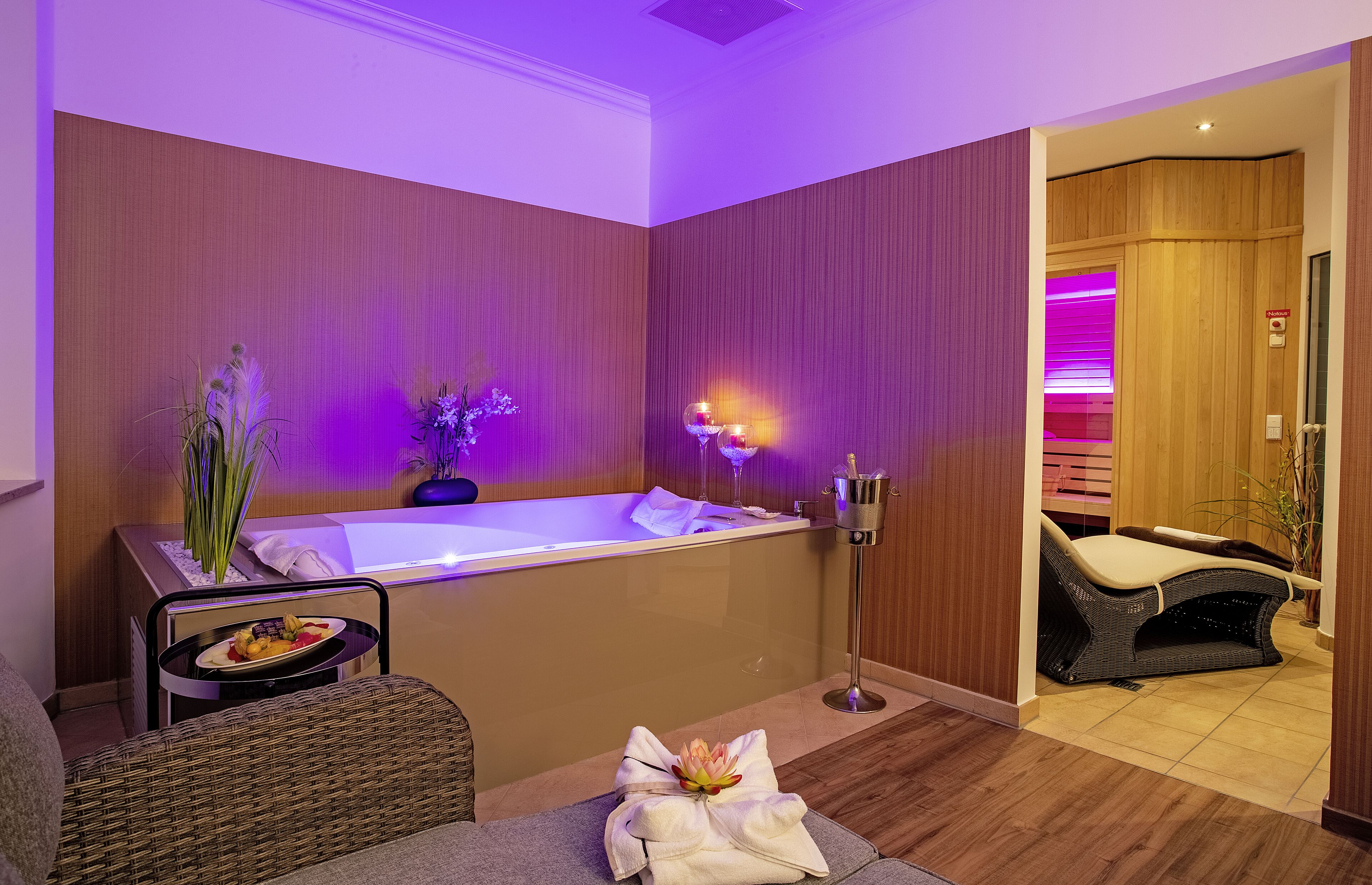 couples treatment room(s), sauna, steam room, turkish bath/hammam