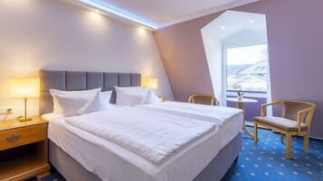 Double Room | Hypo-allergenic bedding, minibar, in-room safe, desk