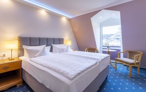 雙人房 | 防敏寢具、迷你吧、房內夾萬、書桌