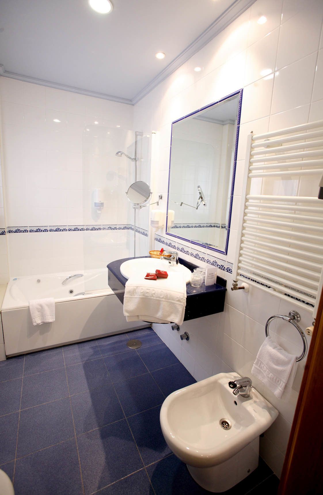 double room | bathroom | bathtub, jetted bath, free toiletries, hair dryer