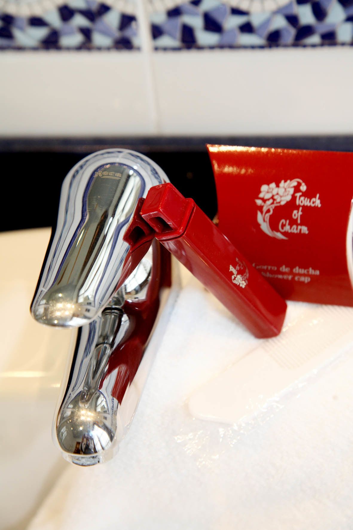 suite | bathroom sink