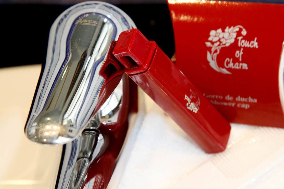 suite | bathroom sink