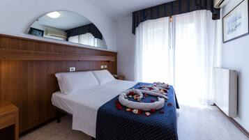 Herbergi fyrir tvo | Öryggishólf í herbergi, skrifborð, ókeypis þráðlaus nettenging