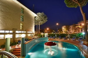 Seasonal outdoor pool, sun loungers