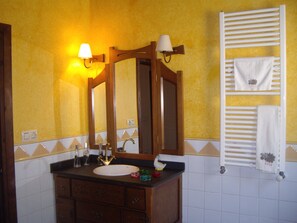 公寓 (Suite 2 people) | 浴室 | 吹風機、坐浴桶、毛巾