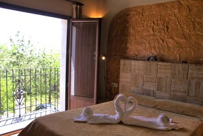 In-room safe, individually decorated, rollaway beds, free WiFi - El Cercado Complejo Rural (Berchules)
