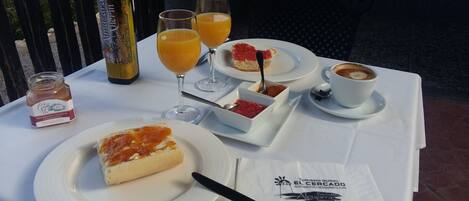 Breakfast meal