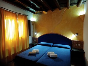 Apartment for 4 people | Peti besi dalam bilik, dihias secara berasingan 