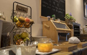 Petit déjeuner continental servi tous les jours en supplément