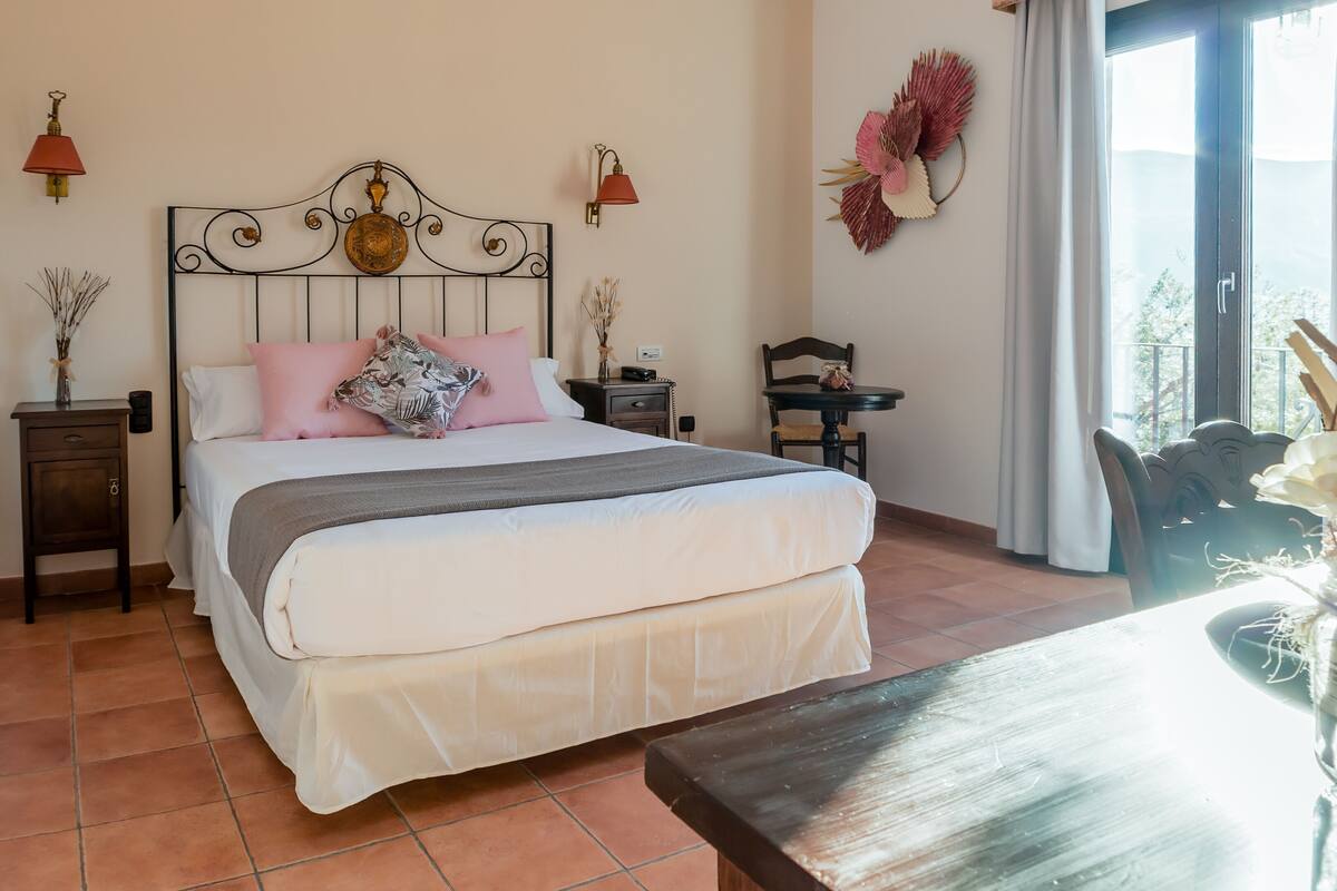 Hypo-allergenic bedding, down duvets, minibar, in-room safe