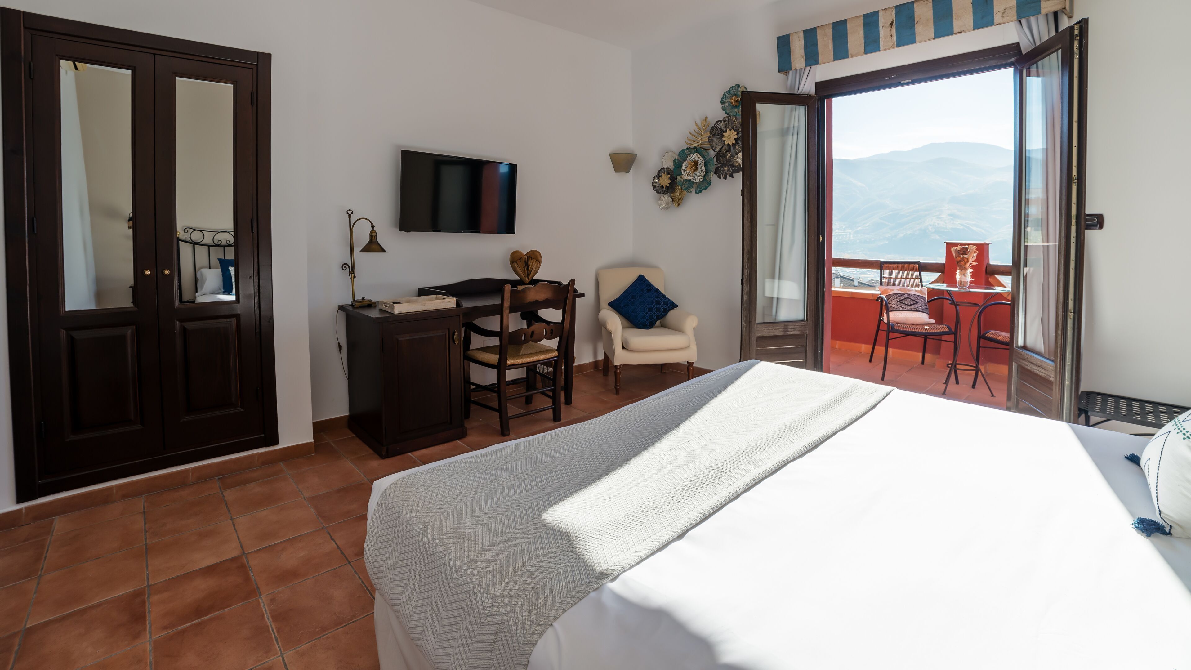 Hypo-allergenic bedding, down duvets, minibar, in-room safe