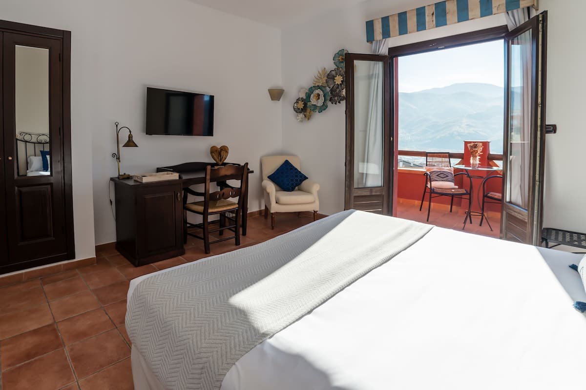 Hypo-allergenic bedding, down duvets, minibar, in-room safe