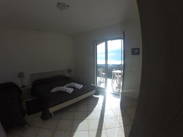 Camera quadrupla | Ferro/asse da stiro, Wi-Fi gratuito, lenzuola