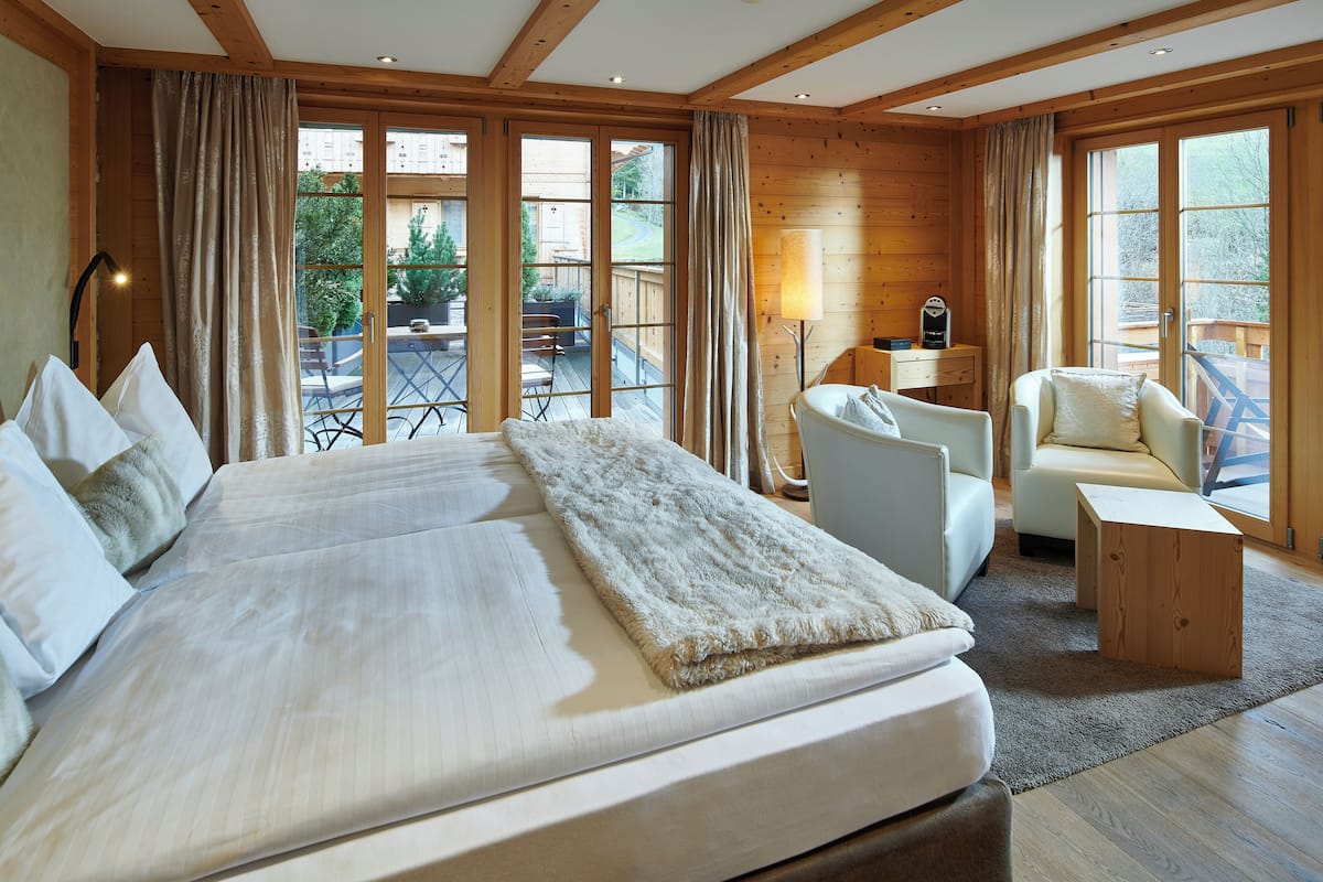 Deluxe Room (Family) | 1 bedroom, premium bedding, pillowtop beds, minibar