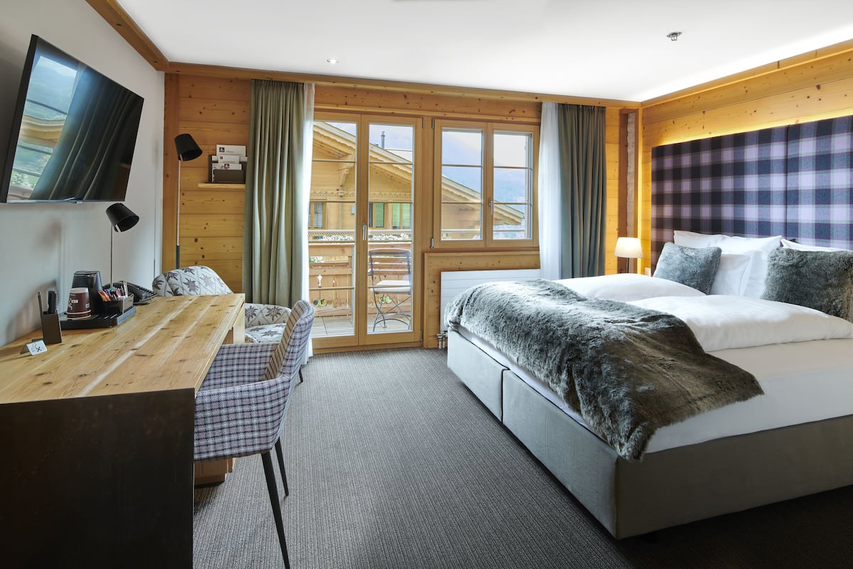 room, 1 king bed (alpin-chic) | 1 bedroom, premium bedding, pillow-top beds, minibar