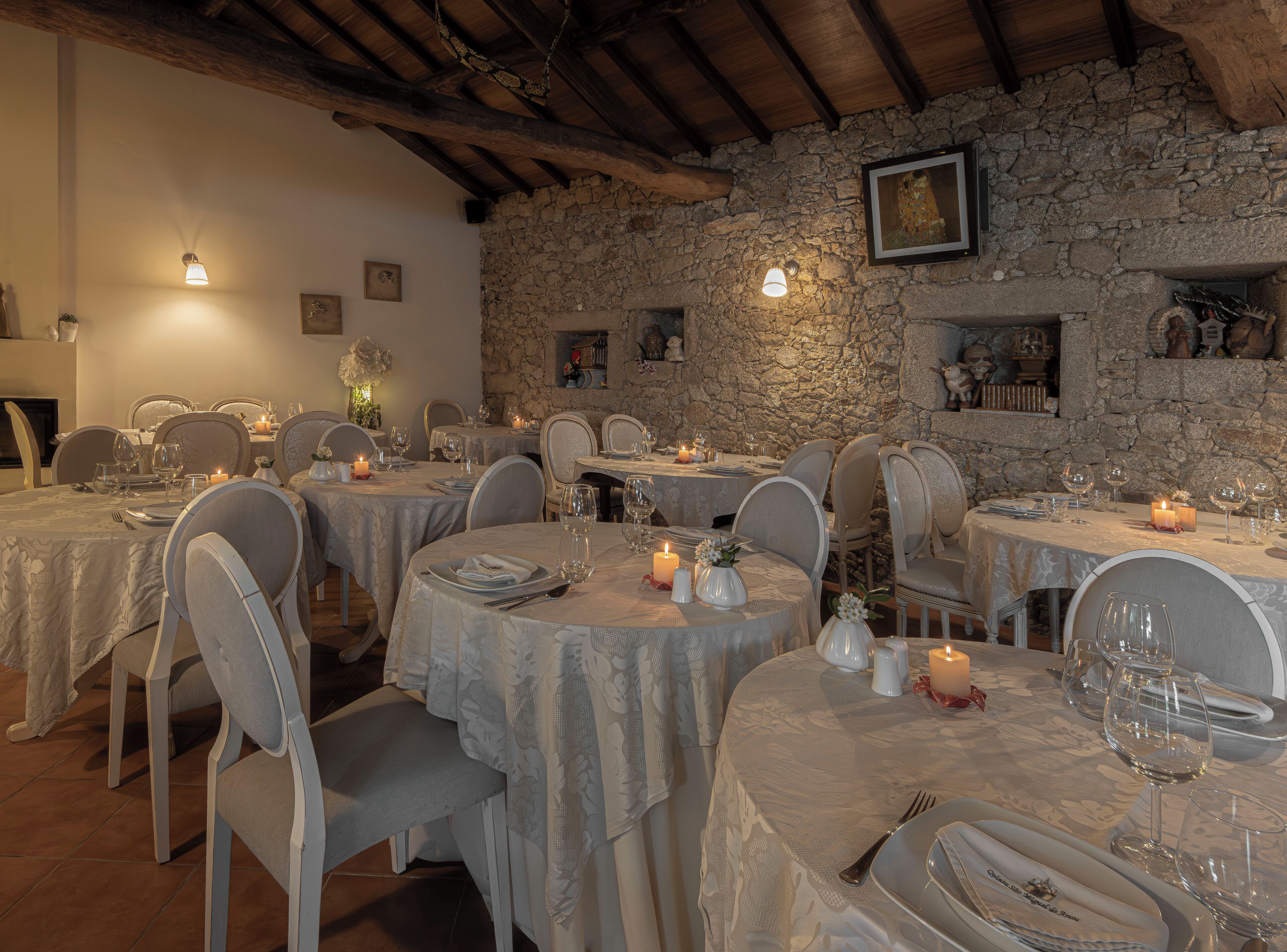 供应早餐和晚餐