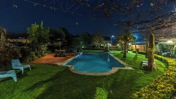 2 outdoor pools, sun loungers