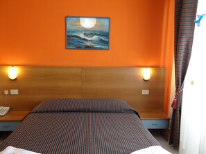 Premium bedding, desk, free WiFi, bed sheets - Hotel Amendola Fiera (Milan)