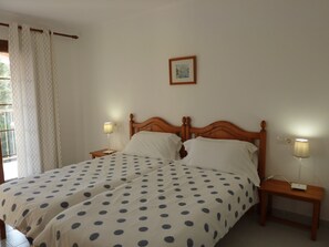 標準公寓, 1 間臥室, 陽台, 泳池景觀 | 高級寢具、羽絨被、客房內保險箱、獨特裝潢