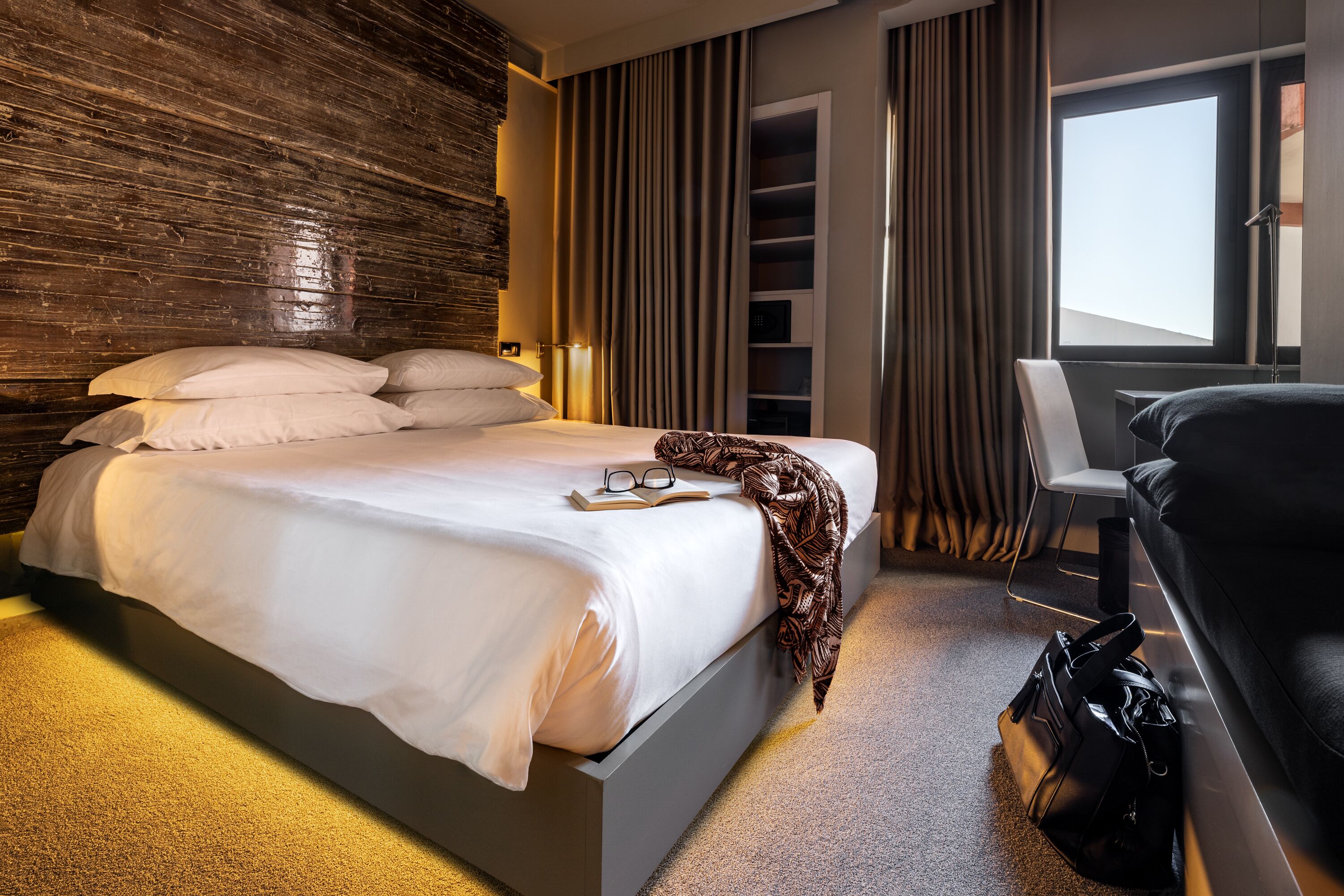 basic double room | premium bedding, minibar, in-room safe, desk