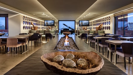 3 bars/lounges, tapas bar