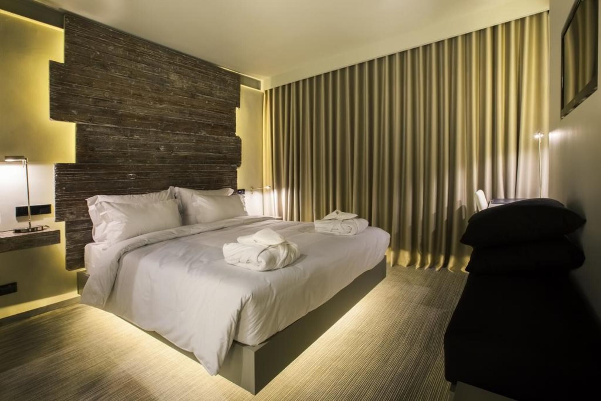 Premium bedding, minibar, in-room safe, desk