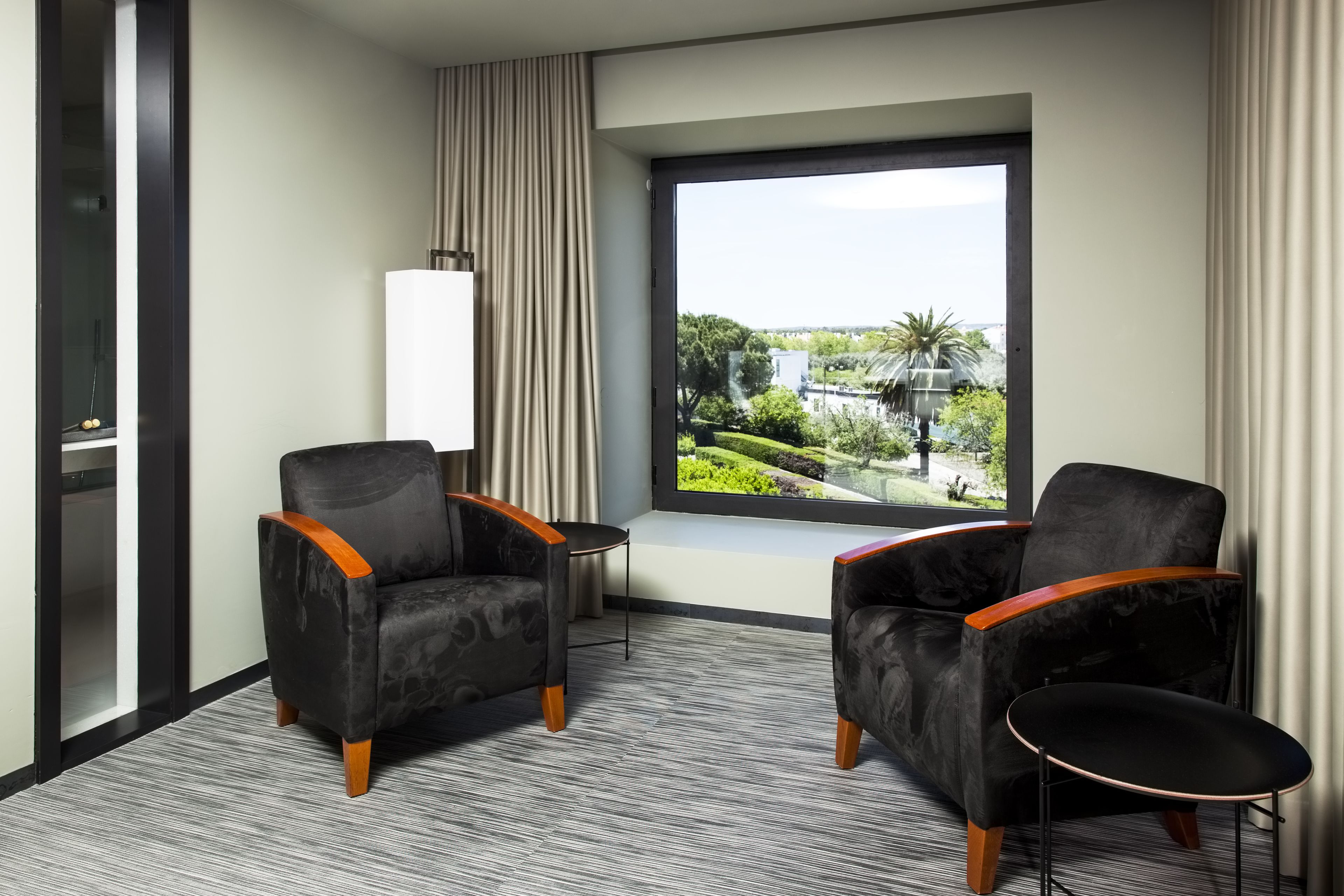 32-inch led tv with satellite channels, tv, pay films