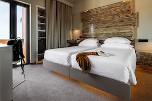 Premium bedding, minibar, in-room safe, desk - Vitória Stone Hotel (Évora)
