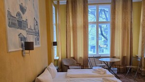 三人房 | 熨斗/熨衫板、免費嬰兒床、免費 Wi-Fi、床單