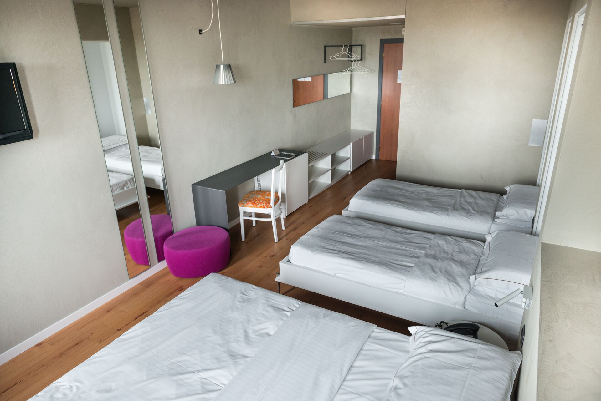 design quadruple room, 2 single beds | 1 bedroom, minibar, in-room safe, desk