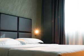 Minibar, in-room safe, desk, blackout drapes - Point Hotel (Piove di Sacco)