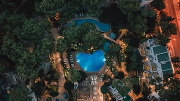 Indoor pool, 2 outdoor pools, sun loungers