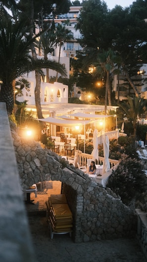 Hi ha 2 restaurants i s'hi serveixen esmorzars; plats de barbacoa