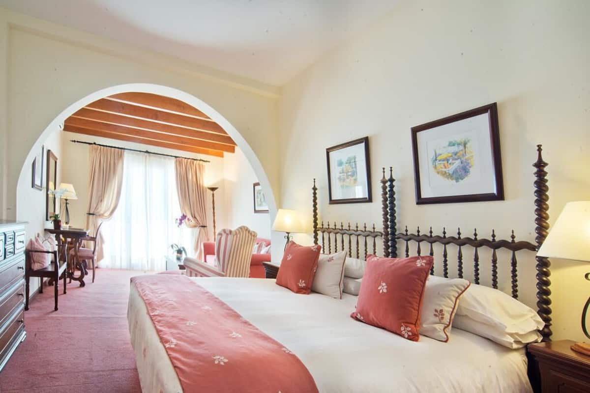Premium bedding, pillowtop beds, minibar, in-room safe