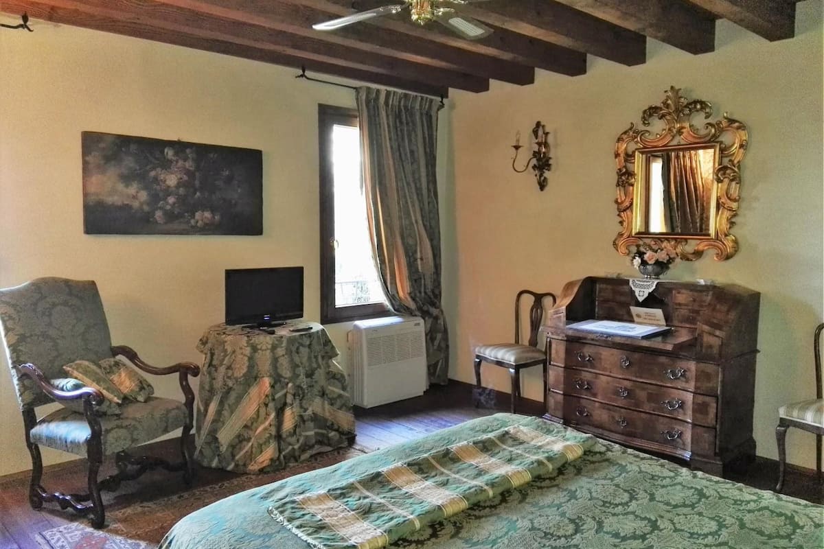 egyptian cotton sheets, select comfort beds, minibar, in-room safe