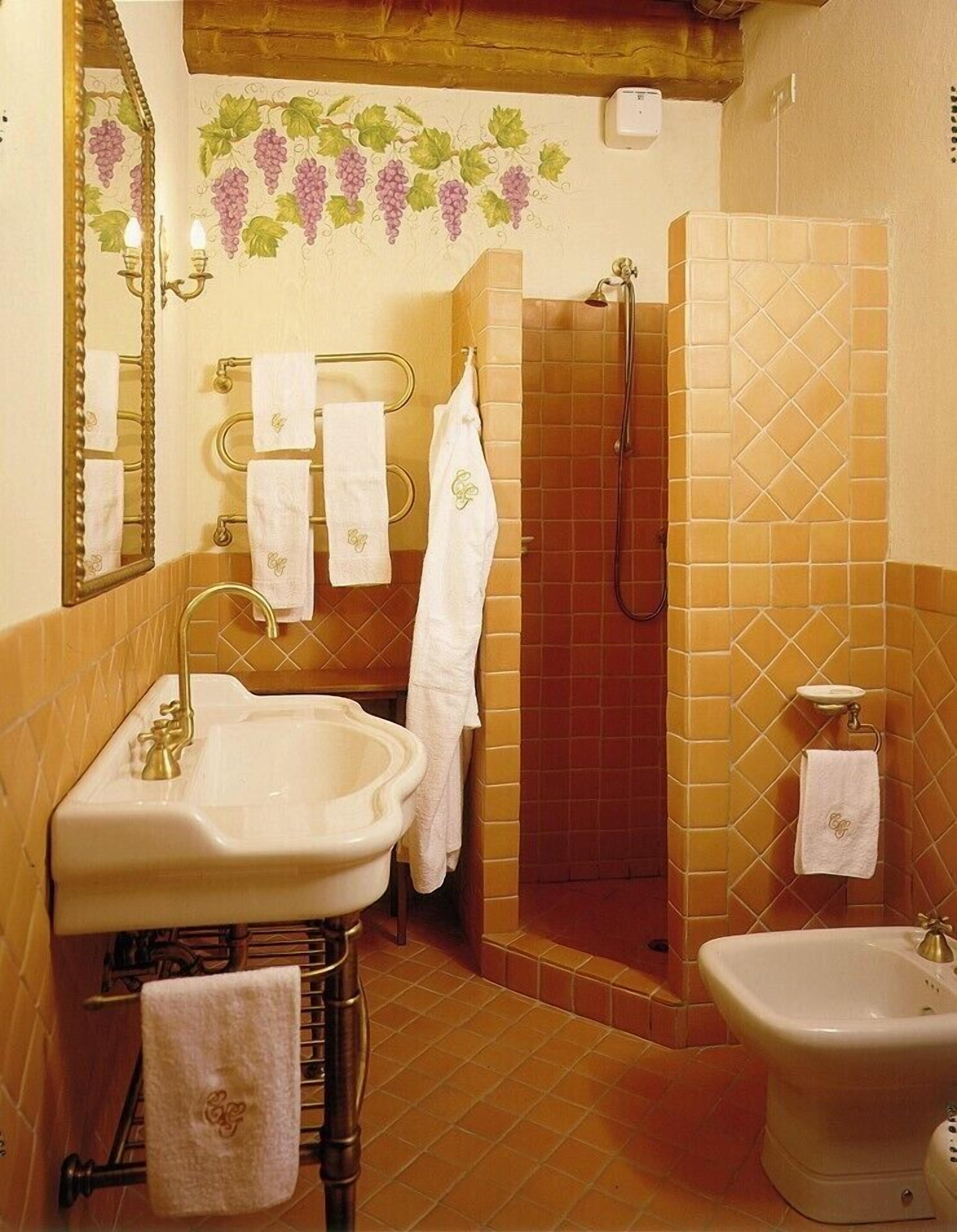 standard double room | bathroom | free toiletries, hair dryer, dressing gowns