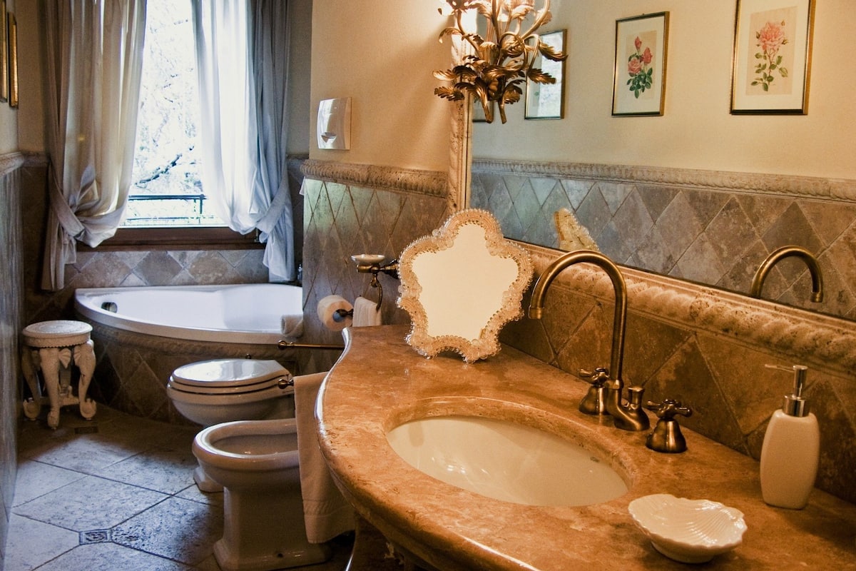 junior suite | bathroom | free toiletries, hair dryer, dressing gowns