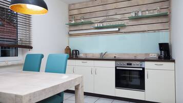 Basic-Apartment | Allergikerbettwaren, Tempur-Pedic-Betten, Schreibtisch