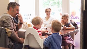 Daily buffet breakfast (EUR 16.90 per person)