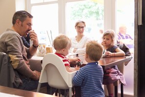 Daily buffet breakfast (EUR 16.90 per person)