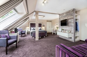 Junior Studio Suite | Hypo-allergenic bedding, Tempur-Pedic beds, desk, blackout drapes